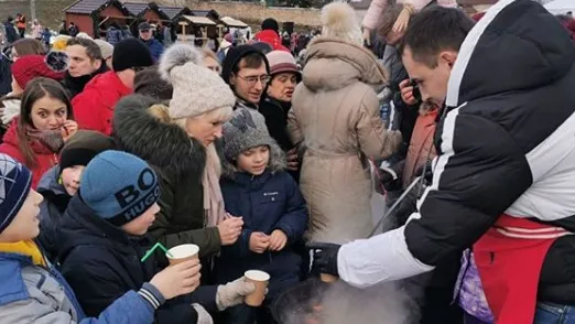 Гостей фестиваля «Тепло» в Серпухове развлекали фаер‑шоу, конкурсами и концертом