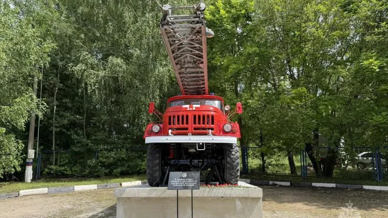 В Можайске открыли памятник пожарной автолестнице ЗИЛ-131