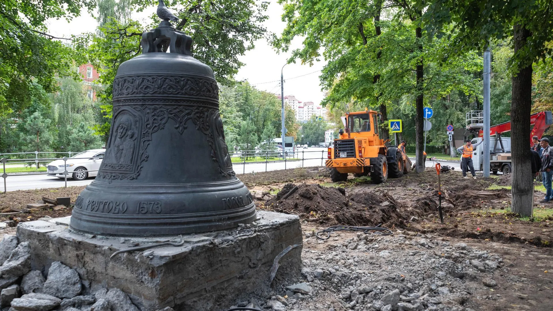 В Реутове началась реконструкция памятника «Колокол»