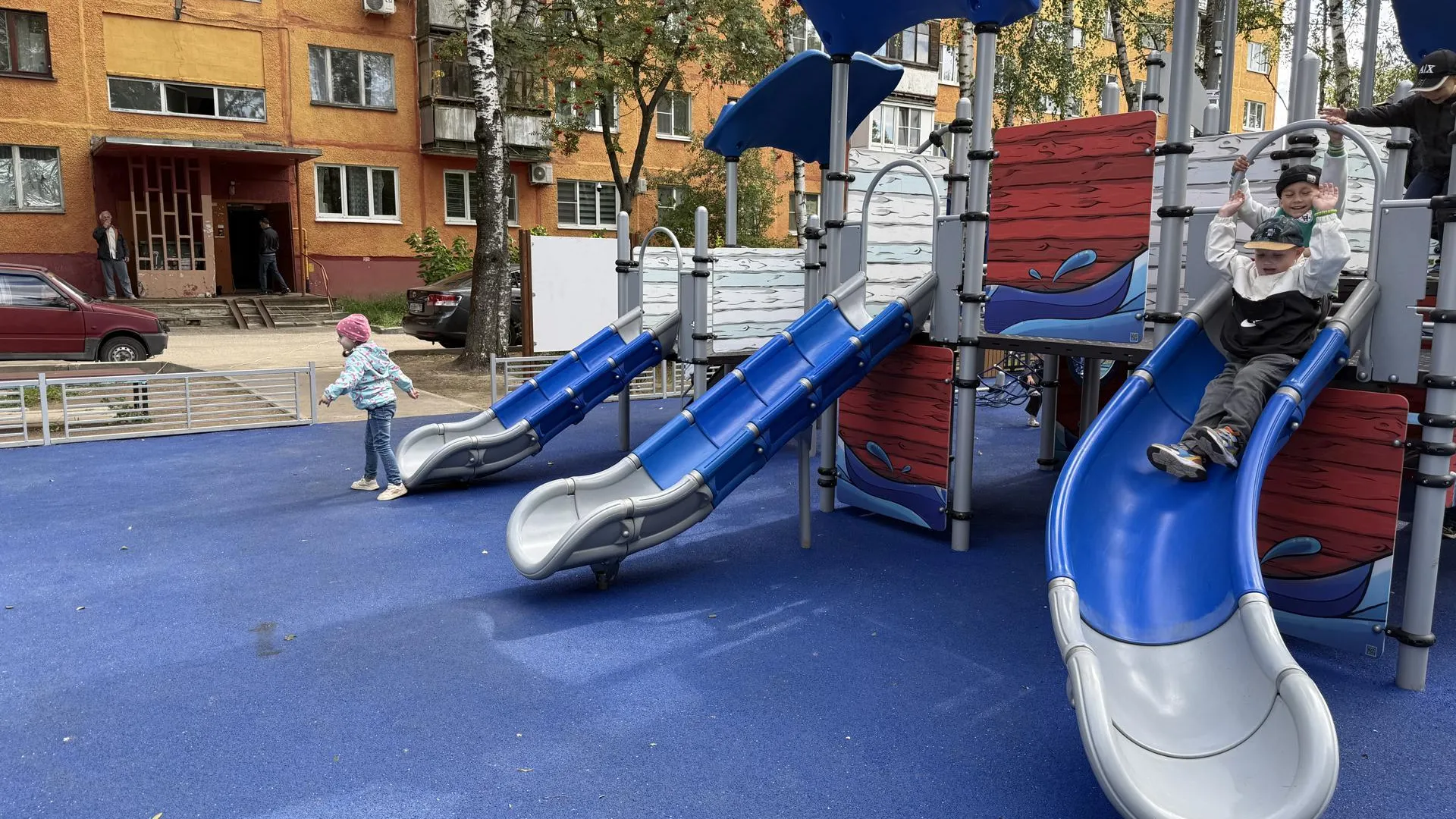 Современный детский игровой комплекс установили в Электростали