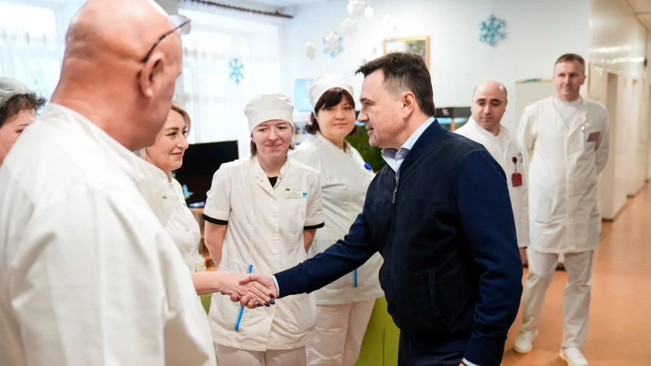 Воробьев поблагодарил персонал госпиталя в Солнечногорске за помощь бойцам СВО