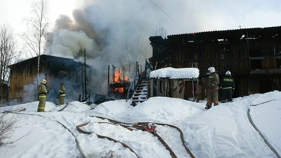 В Серпухове ликвидировали пожар в хозяйственной постройке