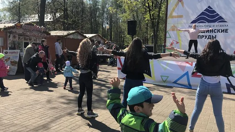 Концерт, посвященный Празднику Весны и Труда, начался в Люберцах с фитнес‑марафона