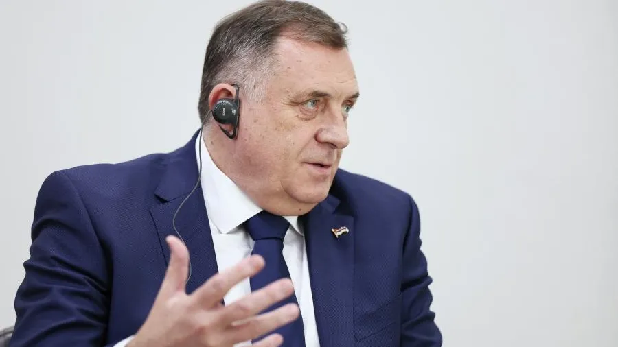 Додик заявил, что Путин помешал Западу разделить Россию на пять частей