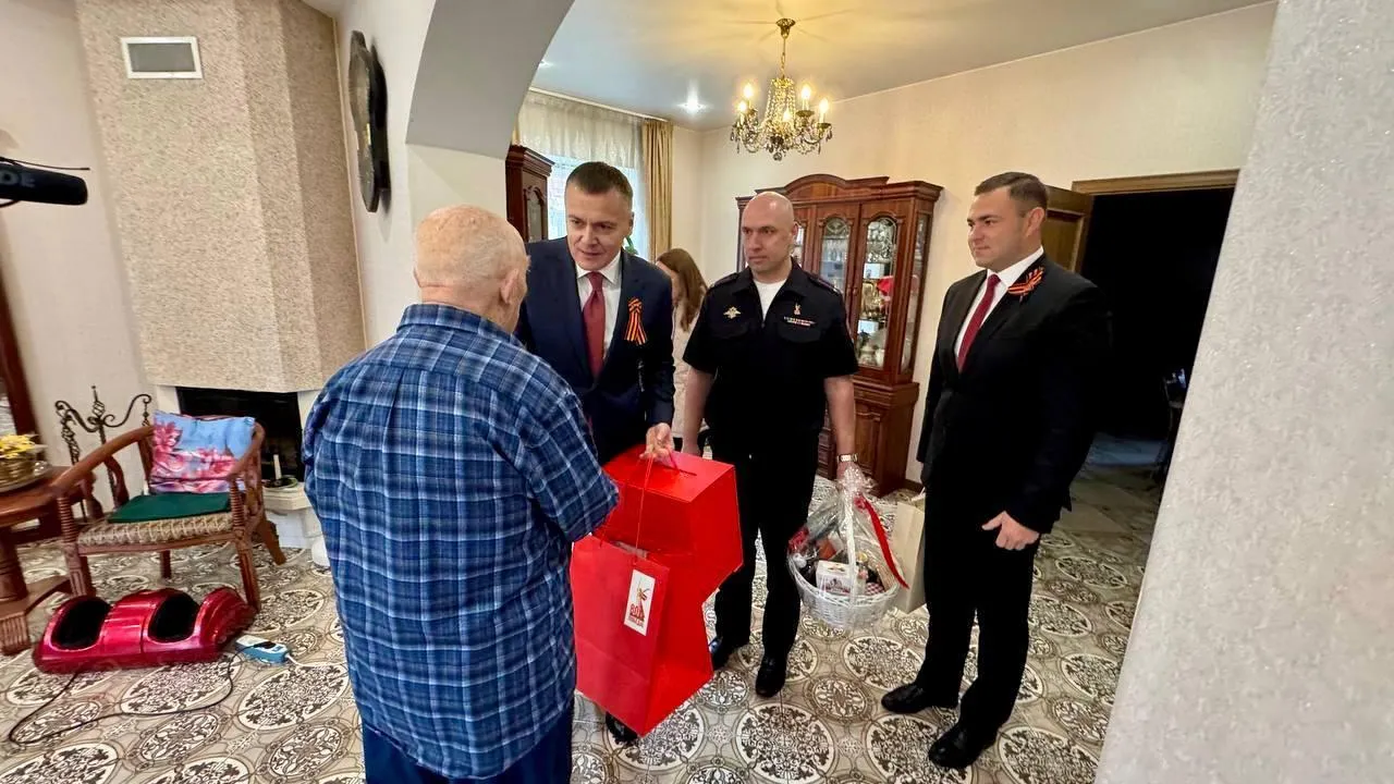 Депутаты «Единой России» приняли участие в акции «Подарки ветерану»