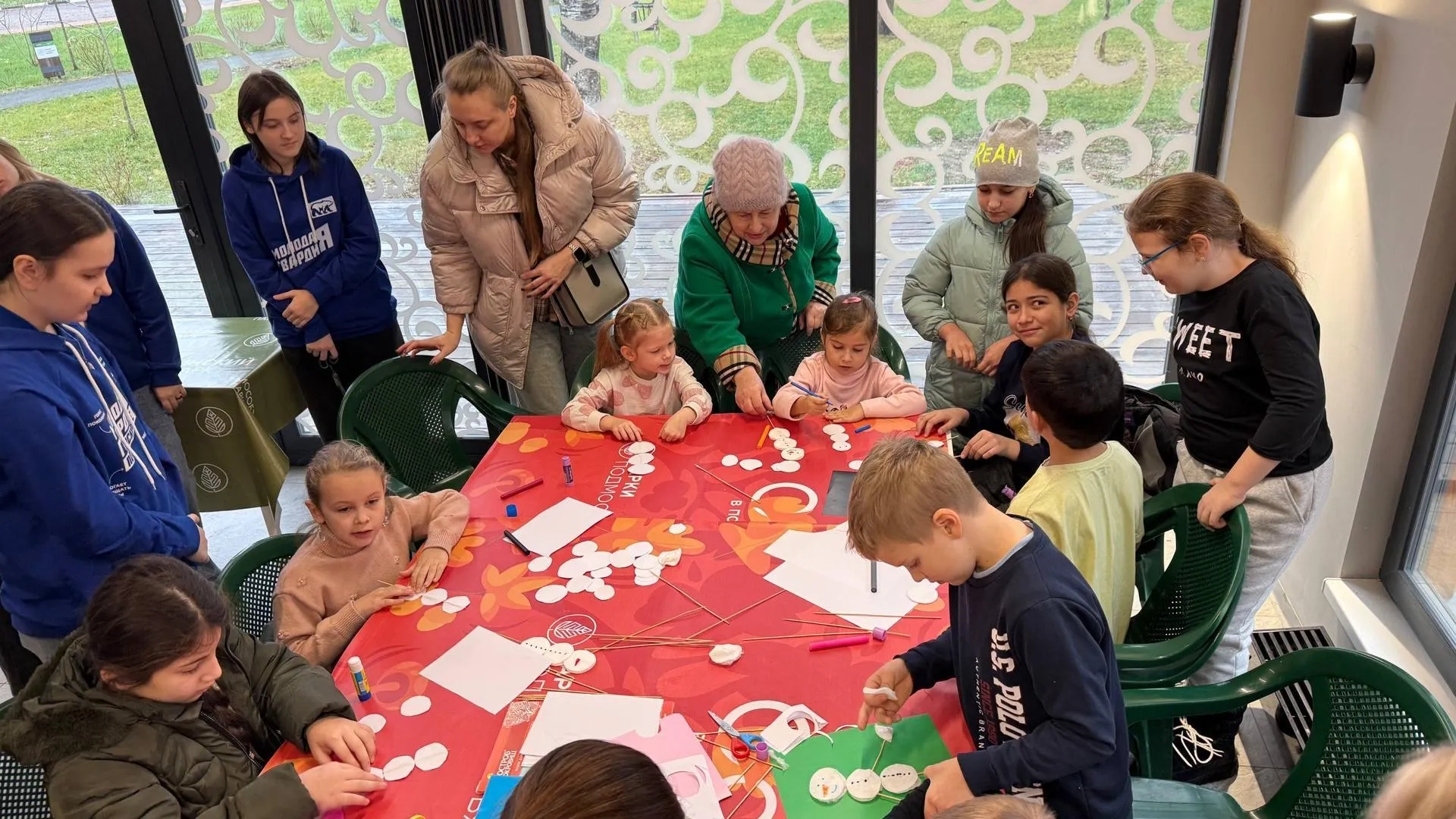 Активисты «Молодой Гвардии» провели творческий мастер-класс для детей во Фрязине