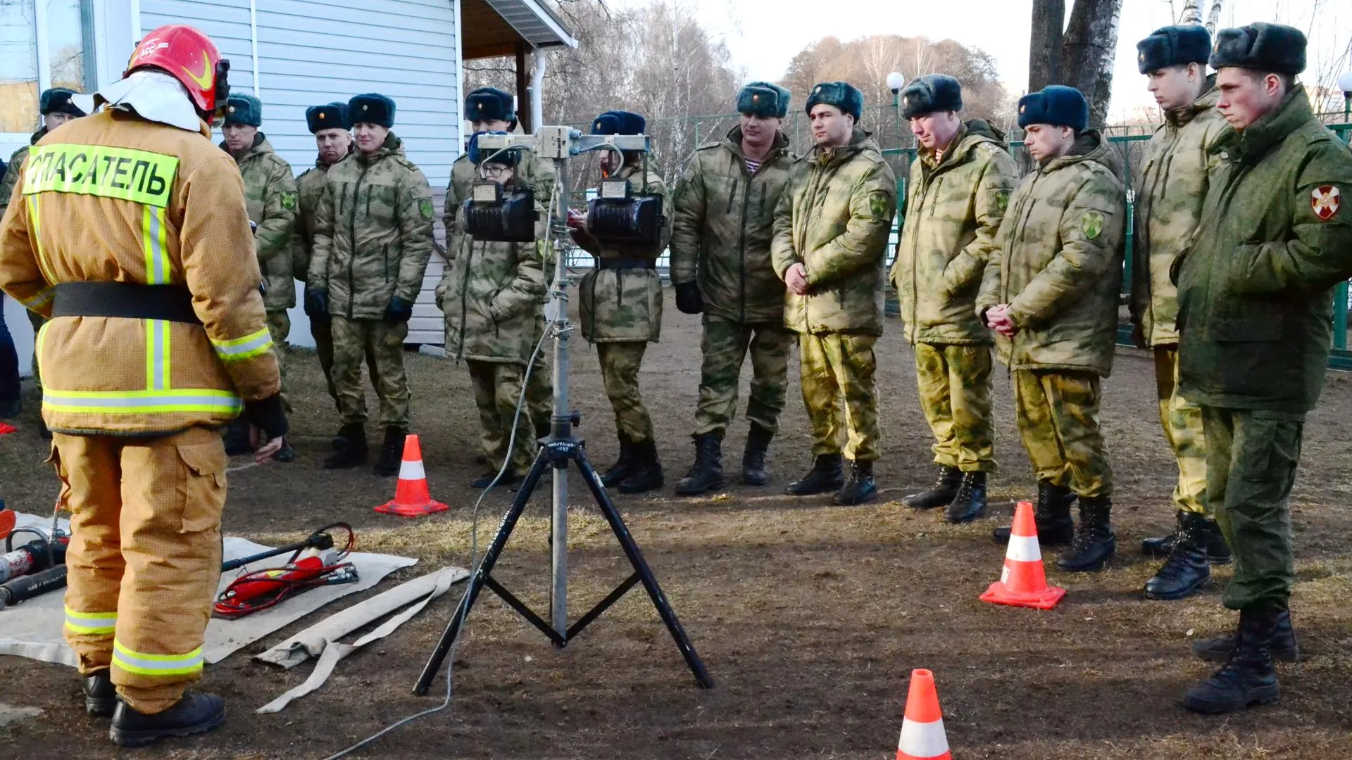 Военнослужащим Росгвардии в Балашихе рассказали о работе экстренных служб в режиме ЧС
