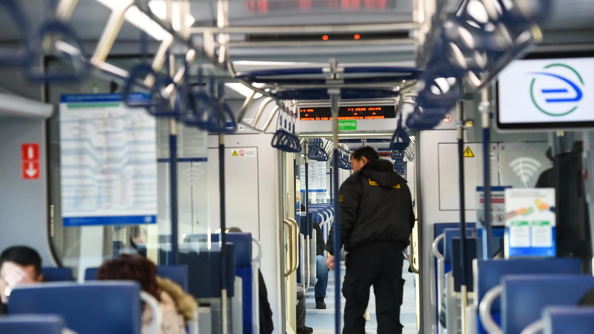 Сотрудники метро помогут пассажирам сориентироваться на МЦД в Рождество