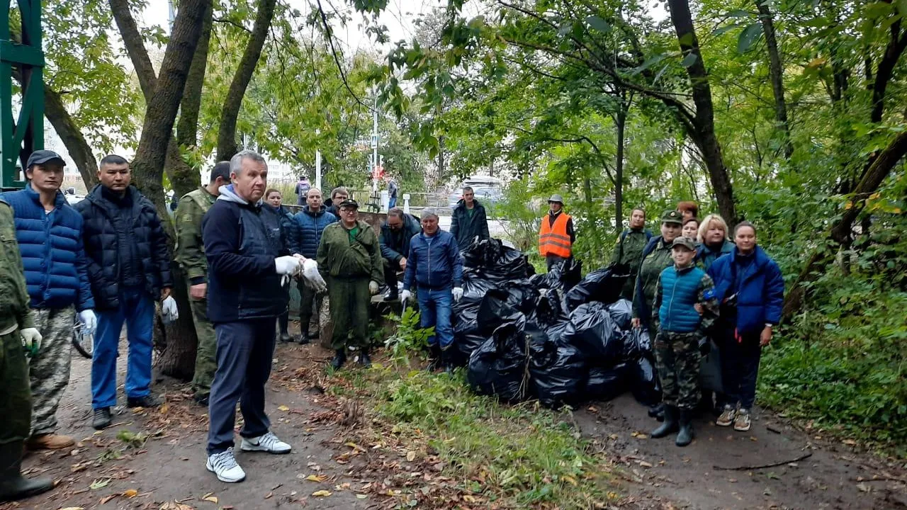 Активисты собрали 8 кубометров мусора у пикниковой зоны в Подольске