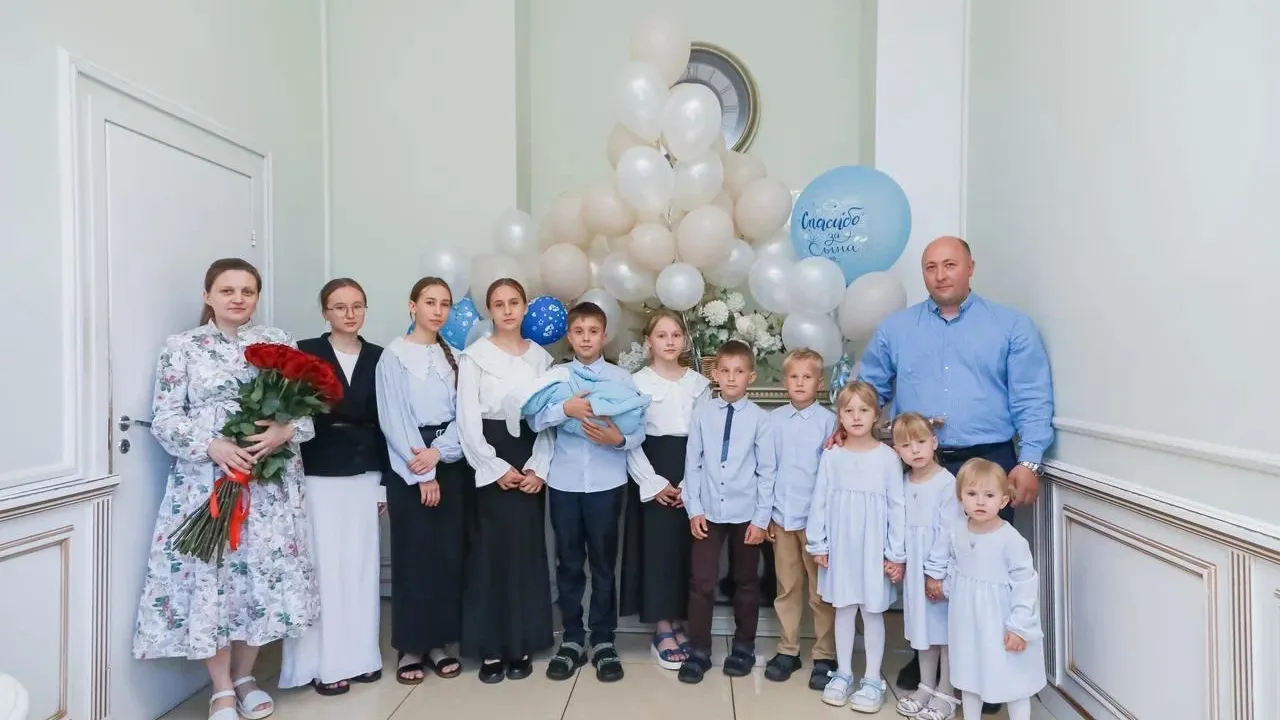 Врачи областного перинатального центра помогли женщине стать мамой в 11-й раз