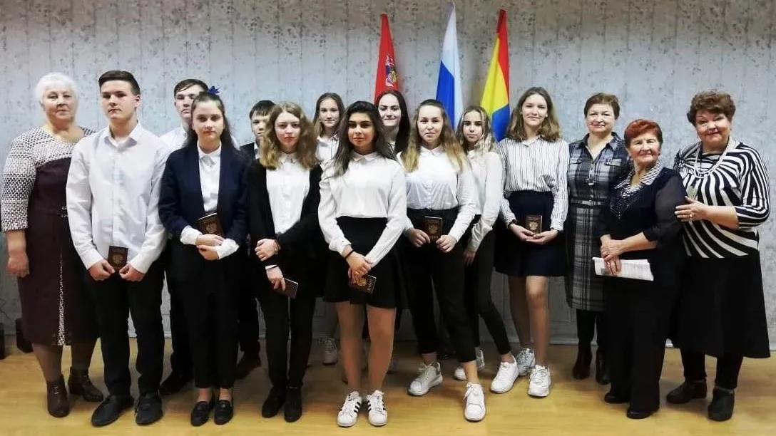 Восьмиклассникам Домодедова вручили первые паспорта