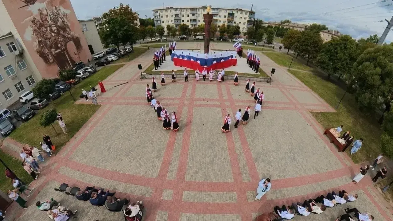 Ко Дню государственного флага в Серпухове подросткам вручили первые паспорта
