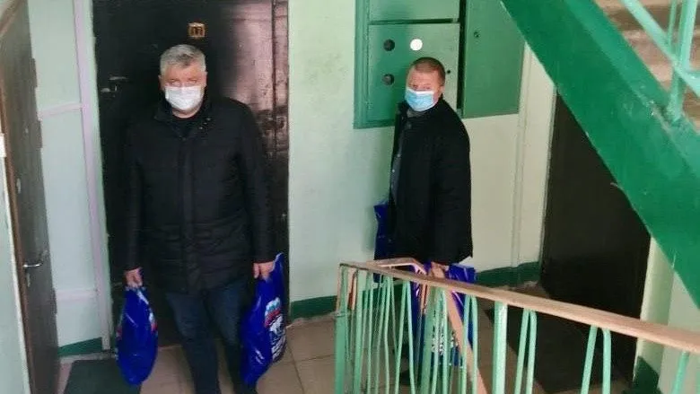 Депутат Мособлдумы передал двойной продуктовый набор маме четверых детей из Балашихи