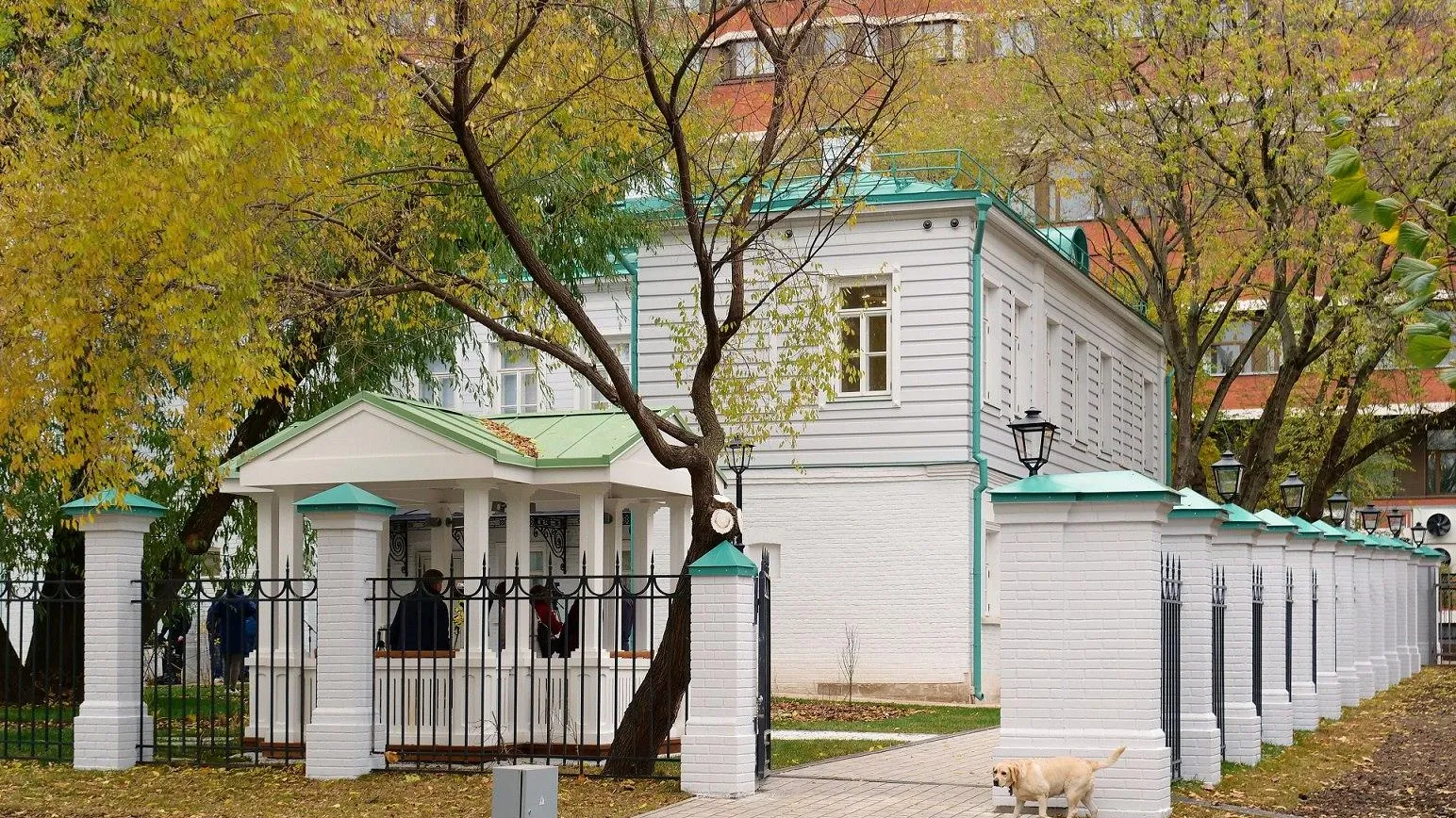 Общественное пространство появилось на территории Музея Третьяковых в Москве