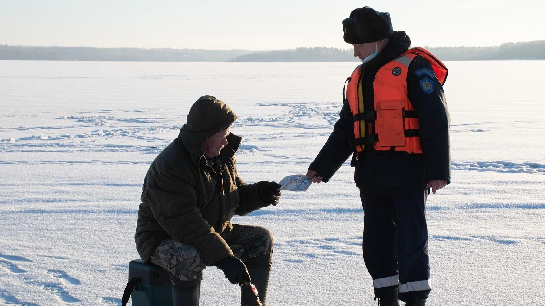 Жителей Подмосковья предупредили об уменьшении толщины льда на водоемах