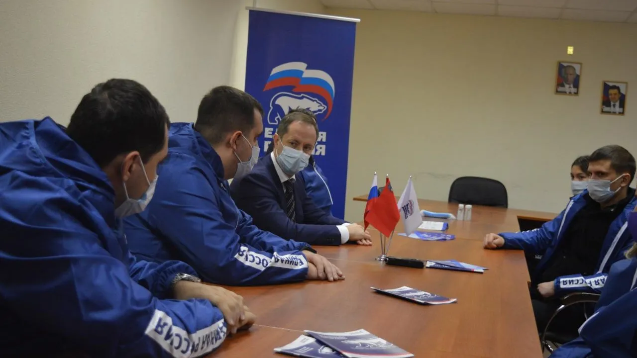 Депутат Госдумы Терюшков посетил волонтерский центр «Единой России» в Люберцах