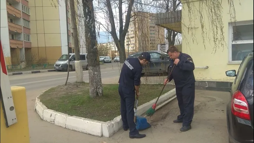 Спасатели Люберец посадили деревья на субботнике