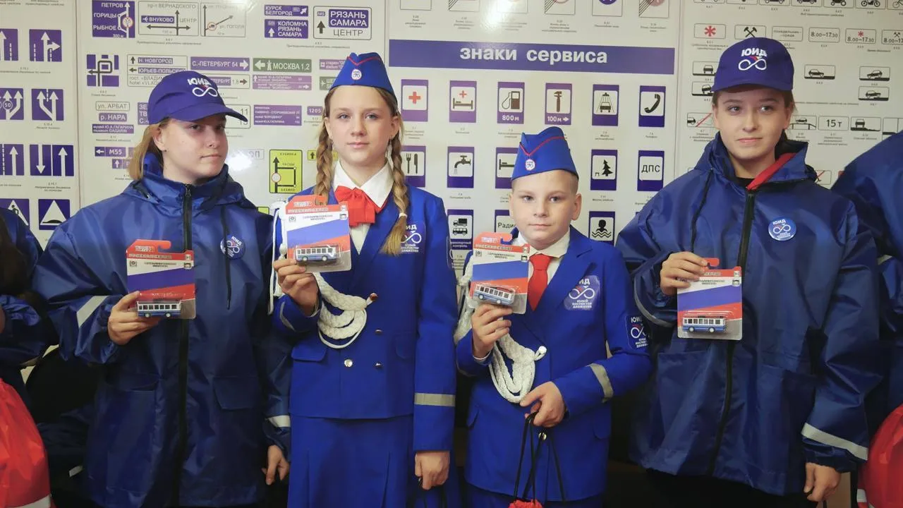 Юные инспекторы движения Подольска побывали на экскурсии в троллейбусном депо