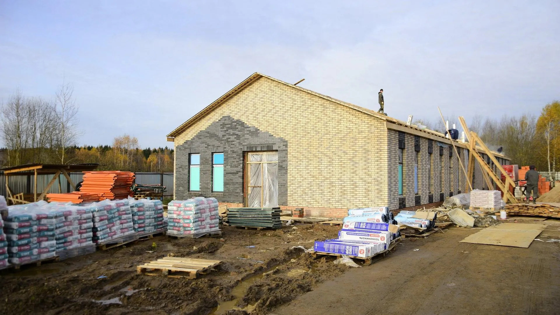 Продолжается строительство офиса врача общей практики в Наро‑Фоминском округе