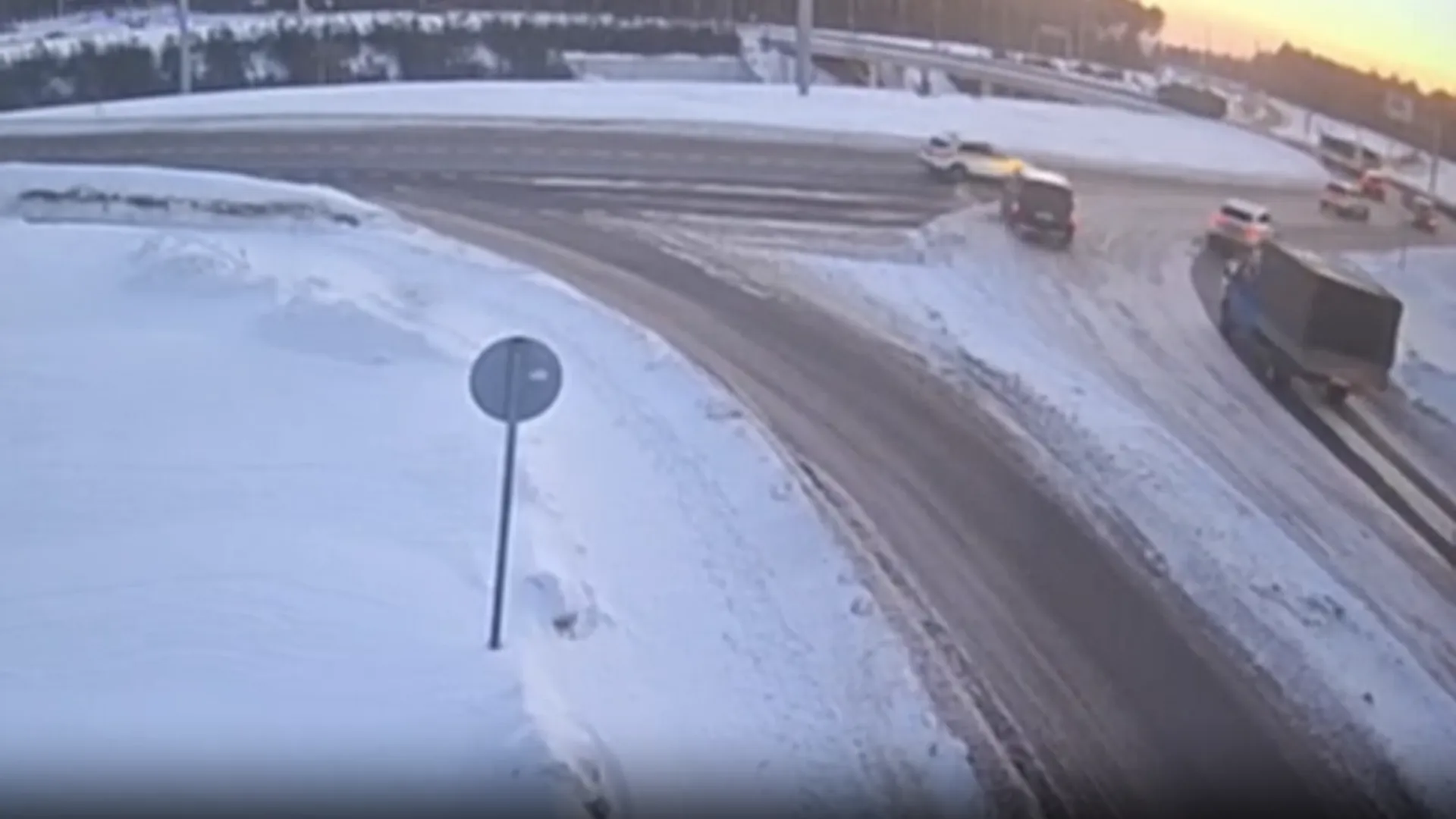 Загруженность дорог в Подмосковье вечером 17 февраля достигла 5 баллов