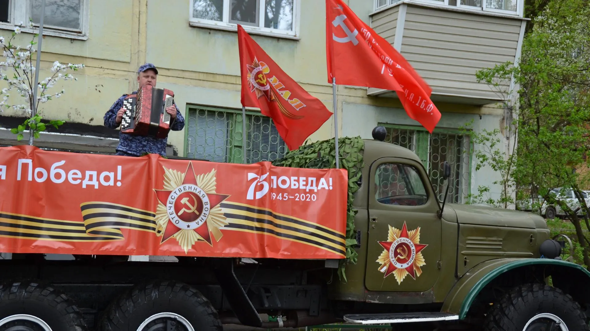 Росгвардия провела персональный концерт для ветерана в Чехове