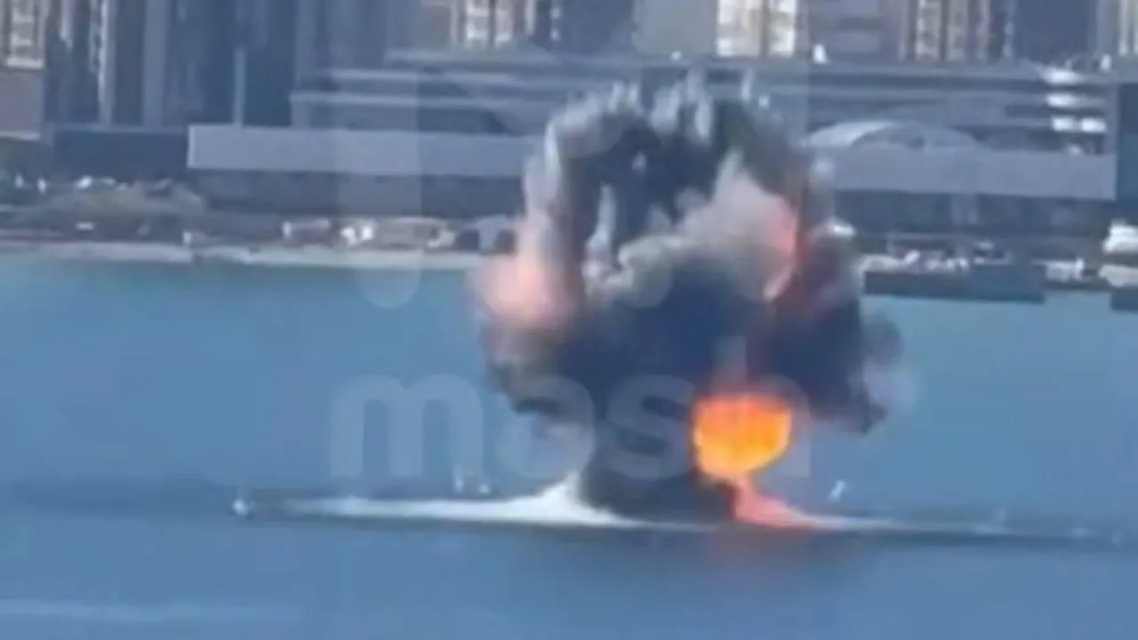 Появилось видео мощного взрыва морского дрона ВСУ в Новороссийске