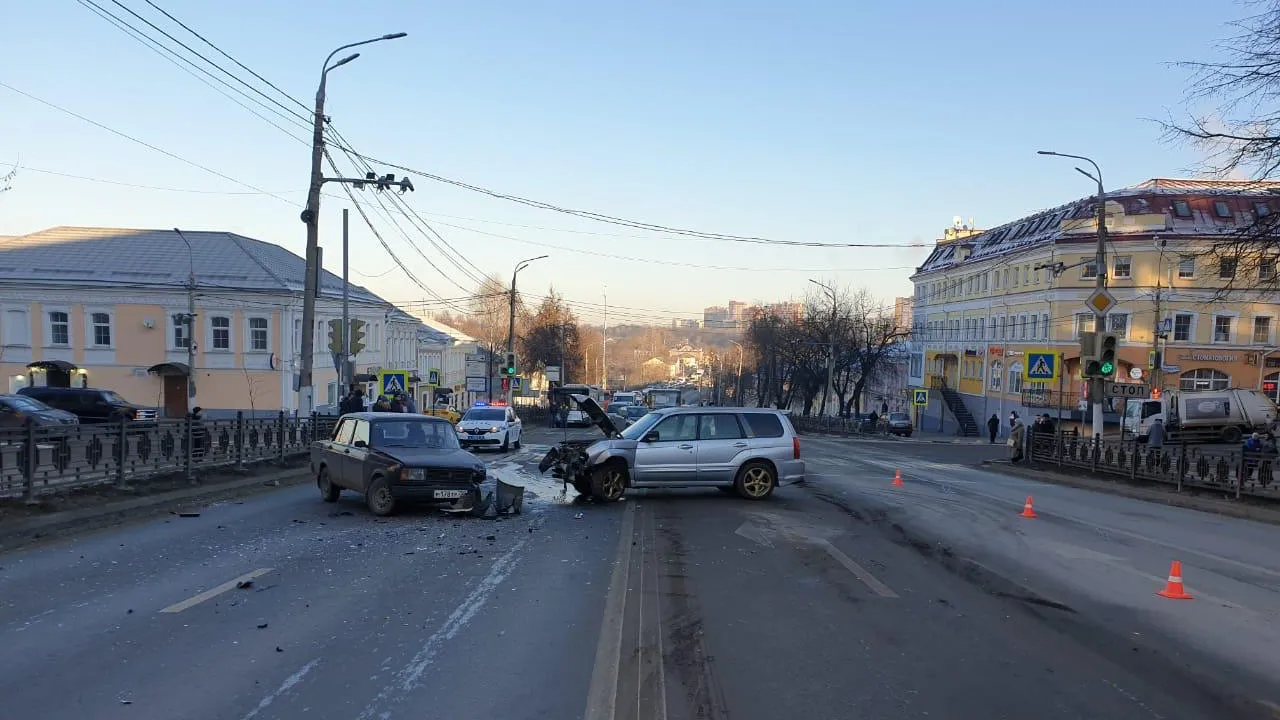 Человек пострадал в тройном ДТП на проспекте Ленина в Подольске