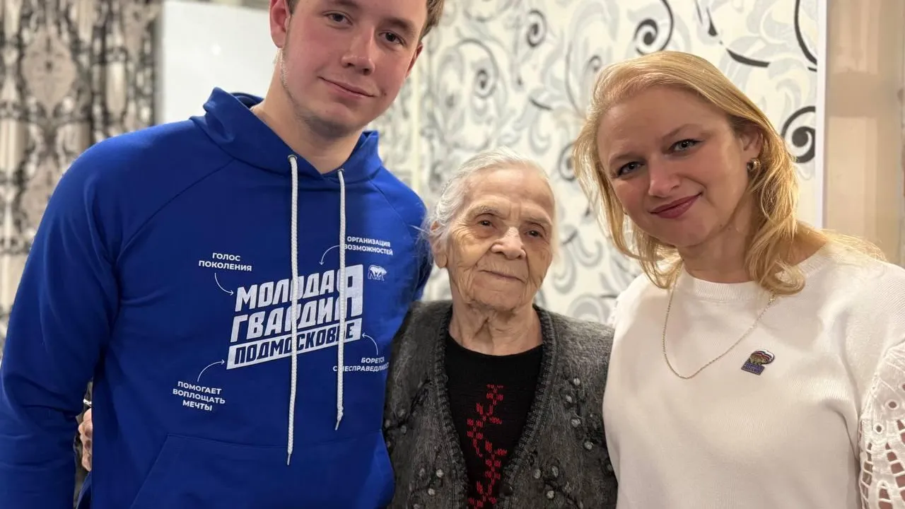 В Кашире активисты встретились с Галиной Медяковой, пережившей блокаду Ленинграда