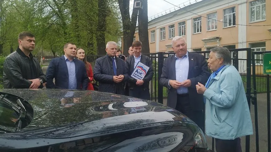 Жители Подольска попросили организовать парковку у школы‑интерната