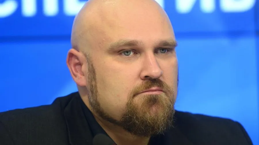 Пинчук прокомментировал замазывание российских флагов федеральными каналами