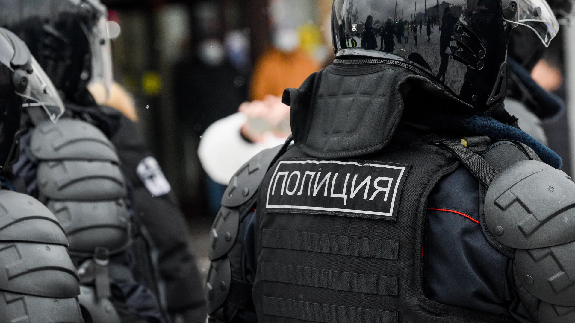 Розовую гранату обнаружили под автомобилем в Москве