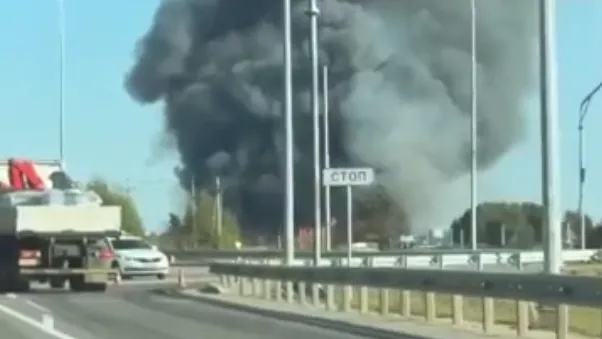 Минское шоссе перекрыто: строительный рынок загорелся в Одинцовском округе