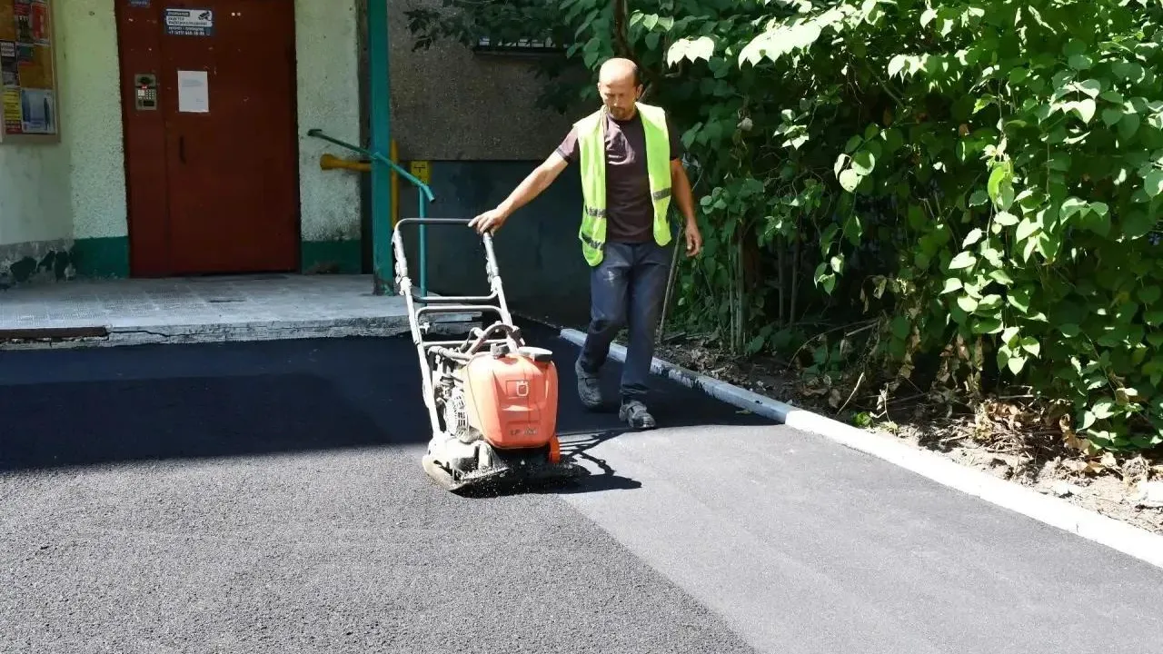 В Жуковском проводится благоустройство двора на улице Семашко