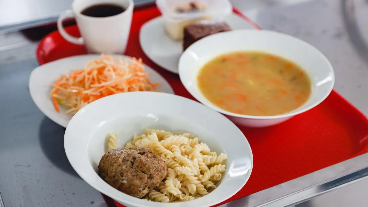 Родители и депутаты проверили школьное питание в Химках