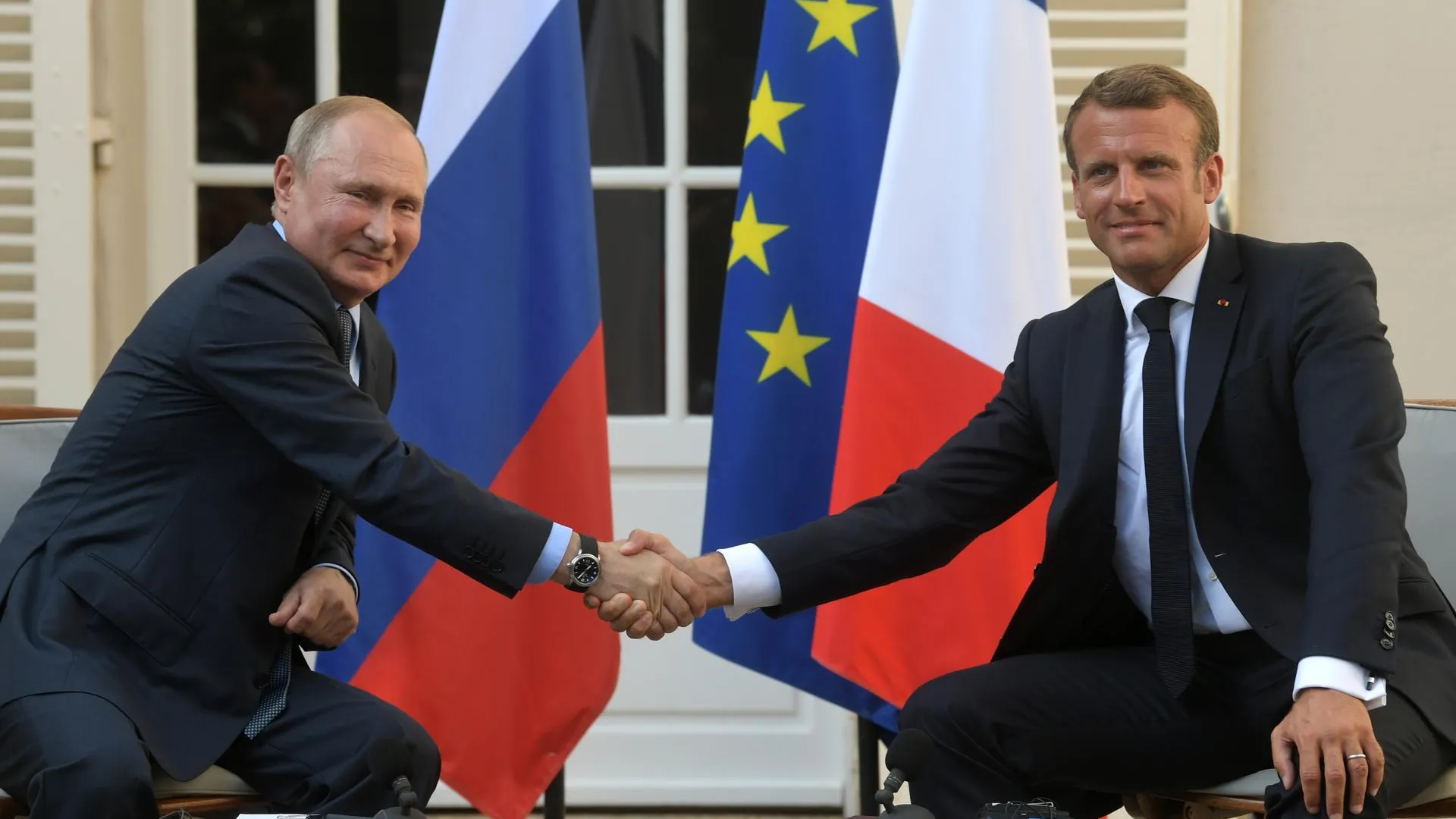 Макрон заявил о готовности ответить на звонок Путина