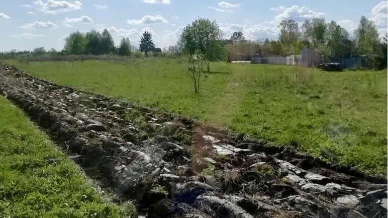 Сотрудники теруправления Мытищ провели противопожарную опашку полей рядом с домами