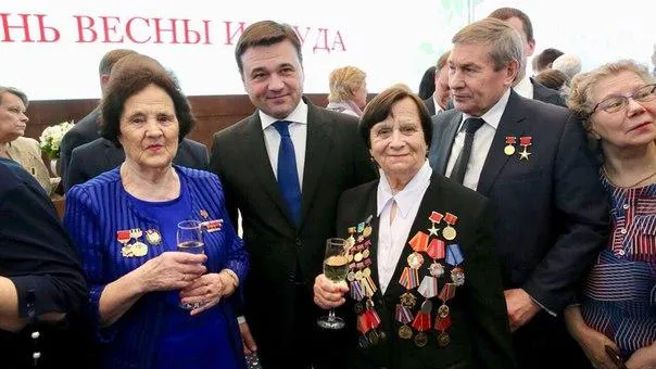 Воробьев в преддверии Первого мая вручил награды труженикам Подмосковья