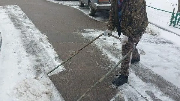 Дворы Долгопрудного чистят от снега 259 дворников