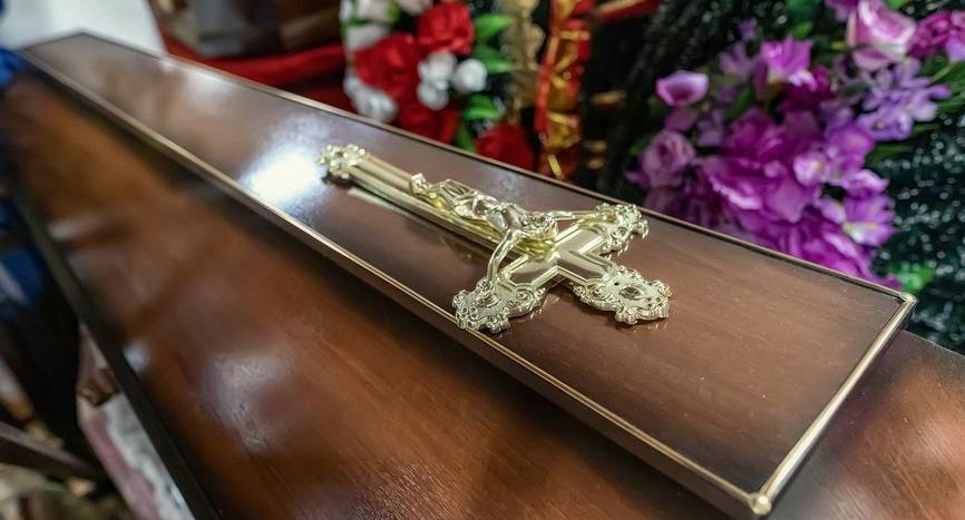 URA.RU: в Кургане похоронщики мочились в гробы в офисе конкурентов