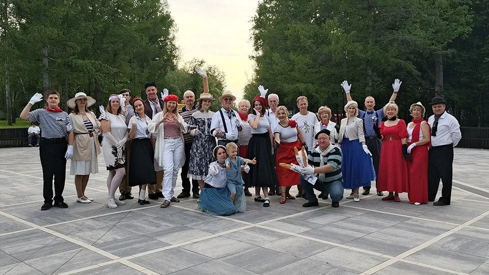 В ступинском парке Островского еженедельно проходят уроки исторических танцев в рамках проекта «Лето в Подмосковье»