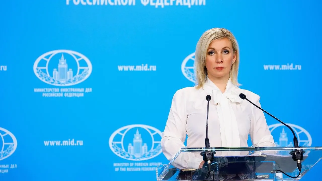 Захарова о неаккредитации журналиста Le Monde: обратитесь к властям Франции