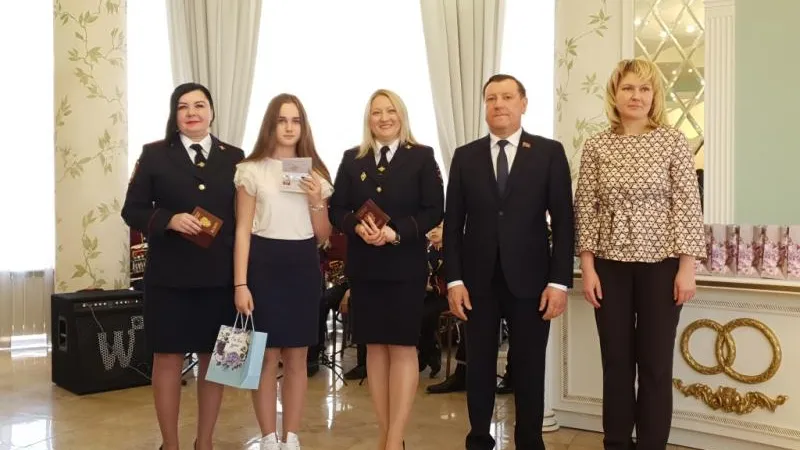 В Балашихе 20 юным гражданам торжественно вручили паспорта