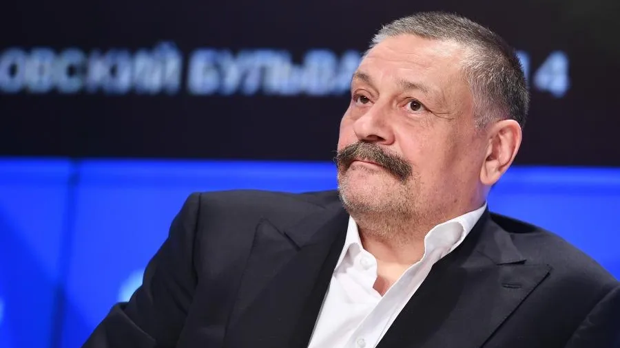 Верник подтвердил увольнение актера Назарова и его жены из МХТ Чехова