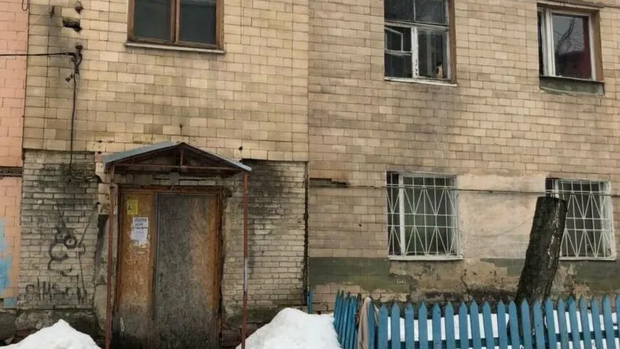 Жители ветхого дома в Балашихе попросили депутата Мособлдумы посодействовать расселению