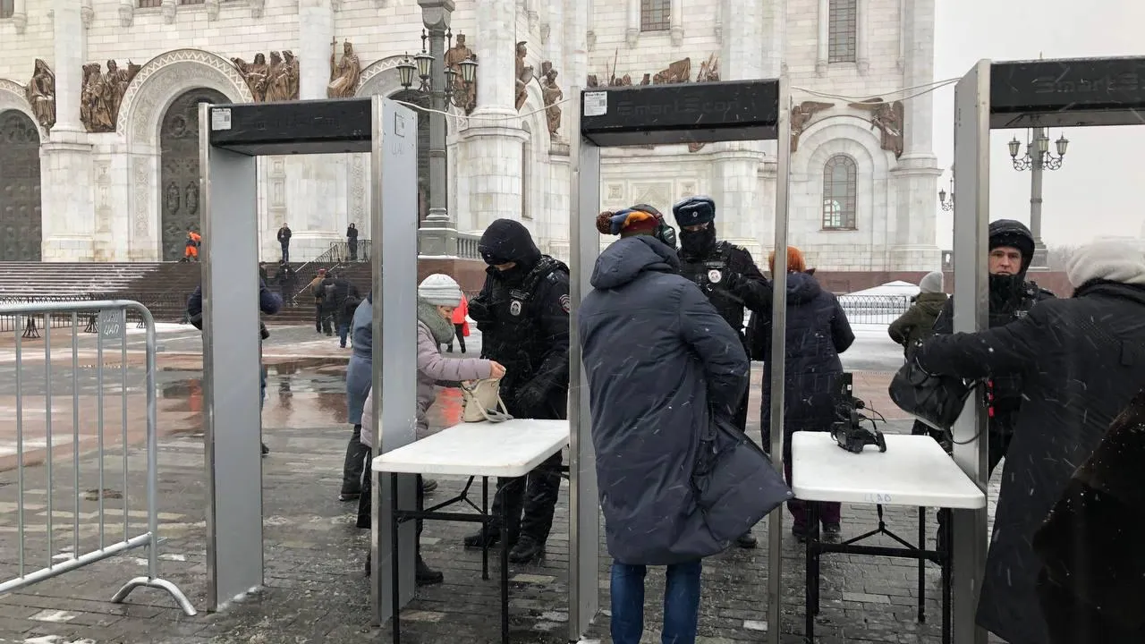 Поклонники Чуриковой собираются в храме Христа Спасителя на прощание с актрисой