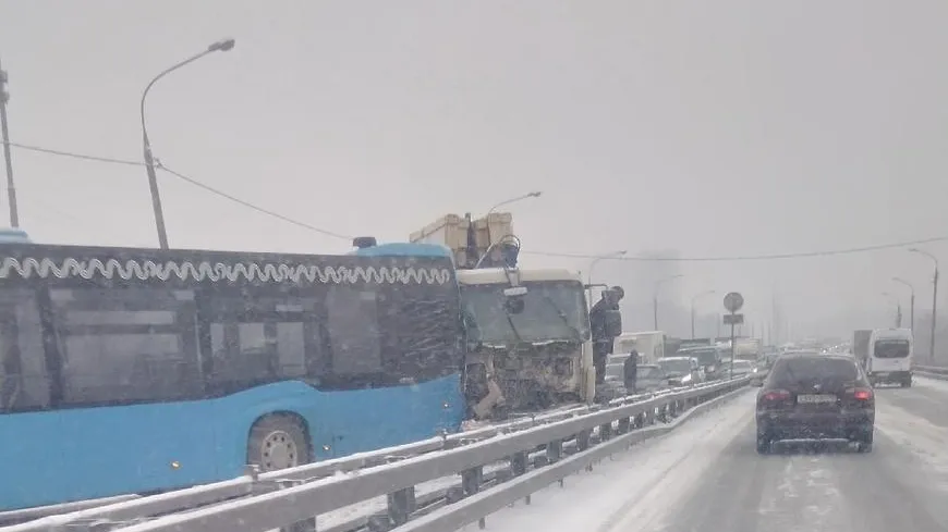 Попавший в ДТП в Подольске автобус не принадлежит «Мострансавто»