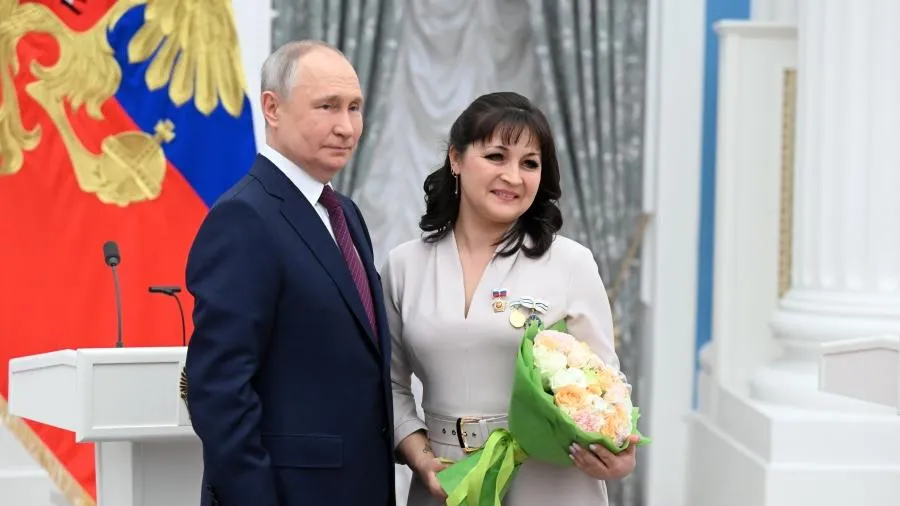 Правительство РФ выделило дополнительные 30 млн руб на выплаты матерям‑героиням