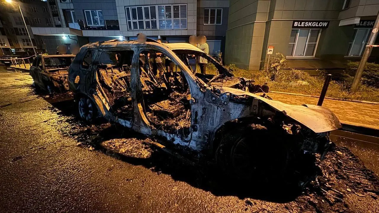 Четверо 17-летних подростков сожгли BMW X7 в Москве за 400 тыс рублей