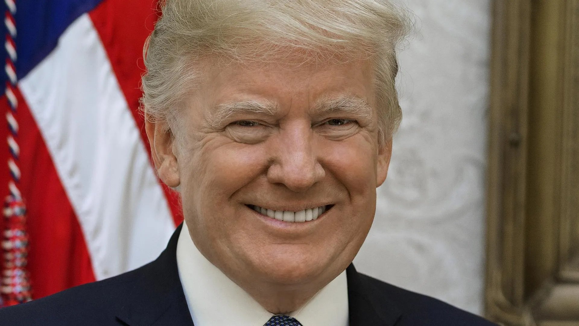 «Долой налоги на чаевые»: Трамп оставил на чай 500 долларов и записку о налогах