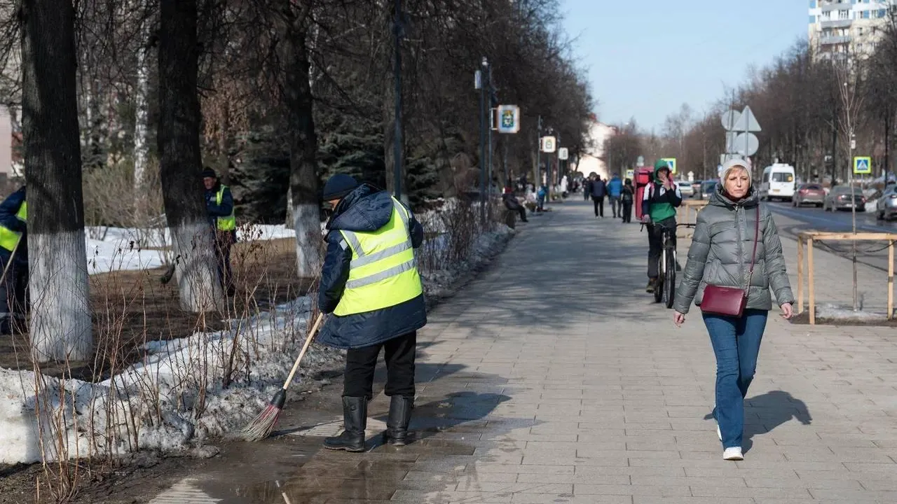 Готовность снегоуборочной техники к зиме обсудили в Ленинском округе